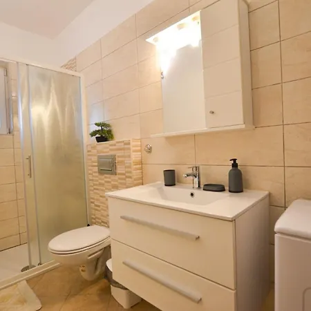 شقة Classic And Elegant With Balcony *