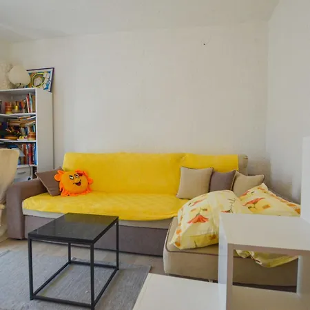 شقة Classic And Elegant With Balcony