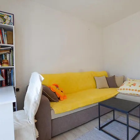 Apartment Classic And Elegant With Balcony *