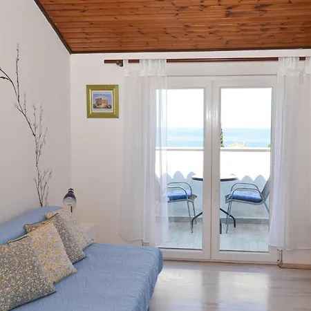 Classic And Elegant With Balcony *