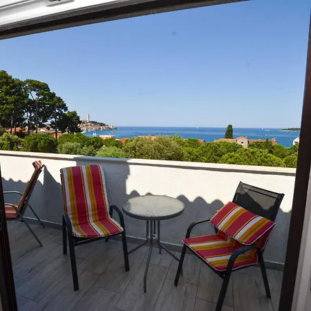Classic And Elegant With Balcony Apartment Rovinj