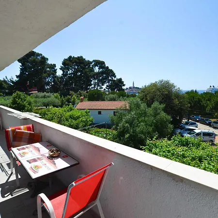 Apartment Classic And Elegant With Balcony *
