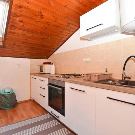 Classic And Elegant With Balcony Apartment Rovinj