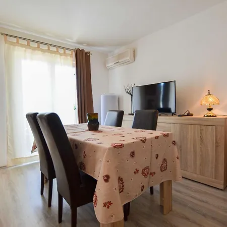 Classic And Elegant With Balcony * Rovinj