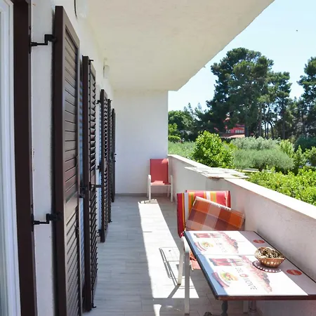 Apartment Classic And Elegant With Balcony